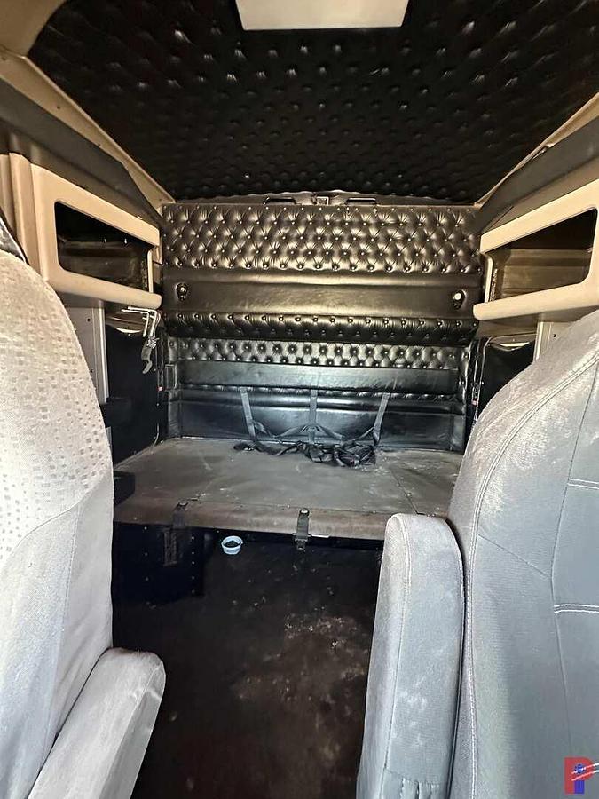 Used 2012 KENWORTH T 660 T/A SLEEPER TRUCK