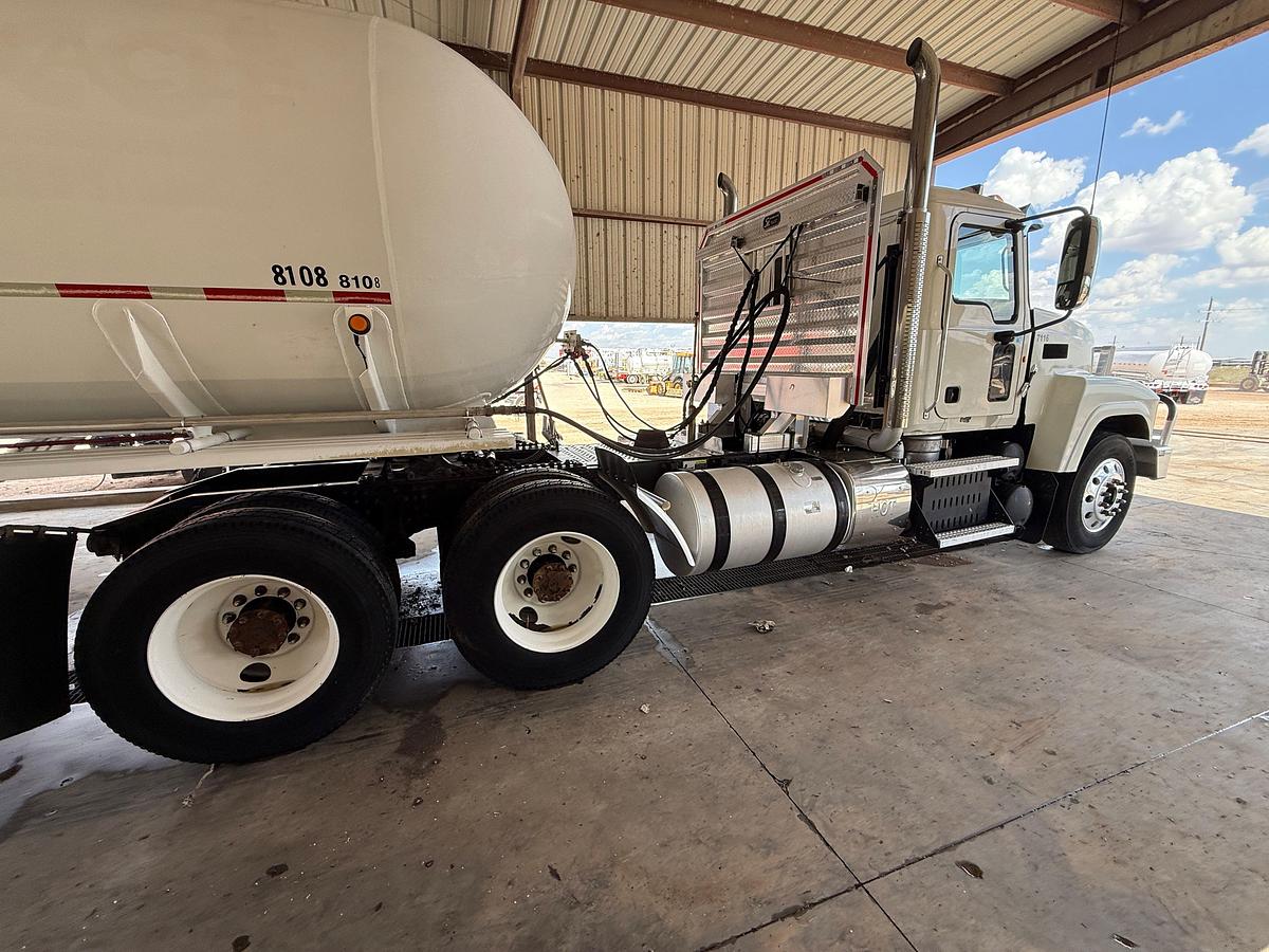 Used 2013 MACK PINNACLE CHU613 T/A DAYCAB TRUCK TRACTOR