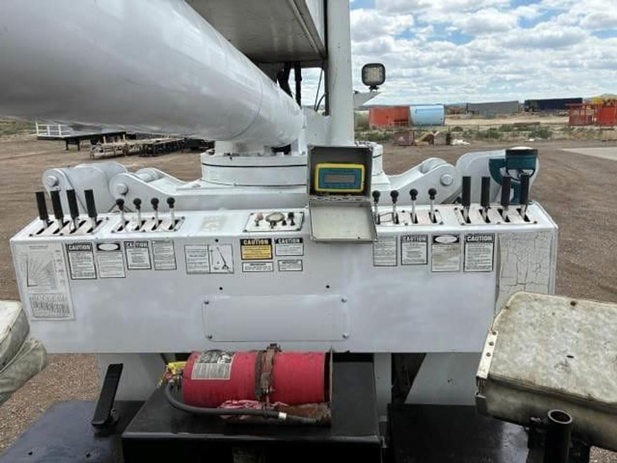 Used 2007 Kenworth T800 30 Ton Crane Truck