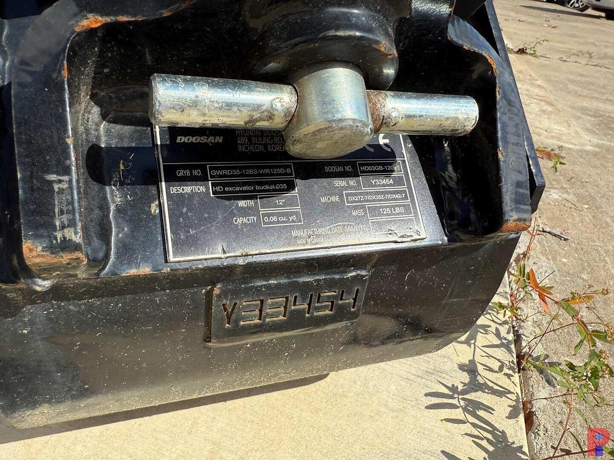 Used (NEW) DEVELON DX27Z-7 COMPACT MINI EXCAVATOR