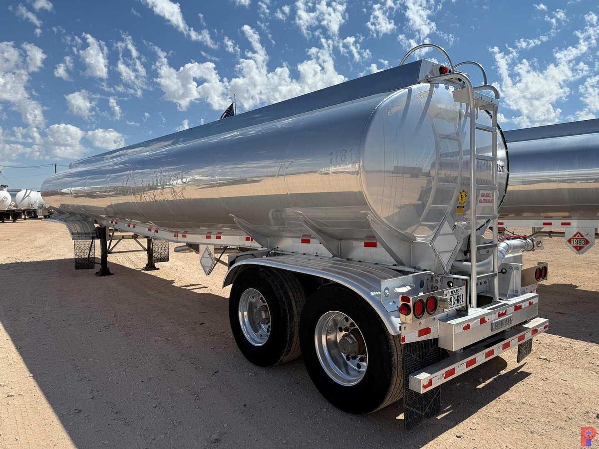 Used 2014 POLAR TANK 9,400 GAL. T/A FUEL TANK TRAILER