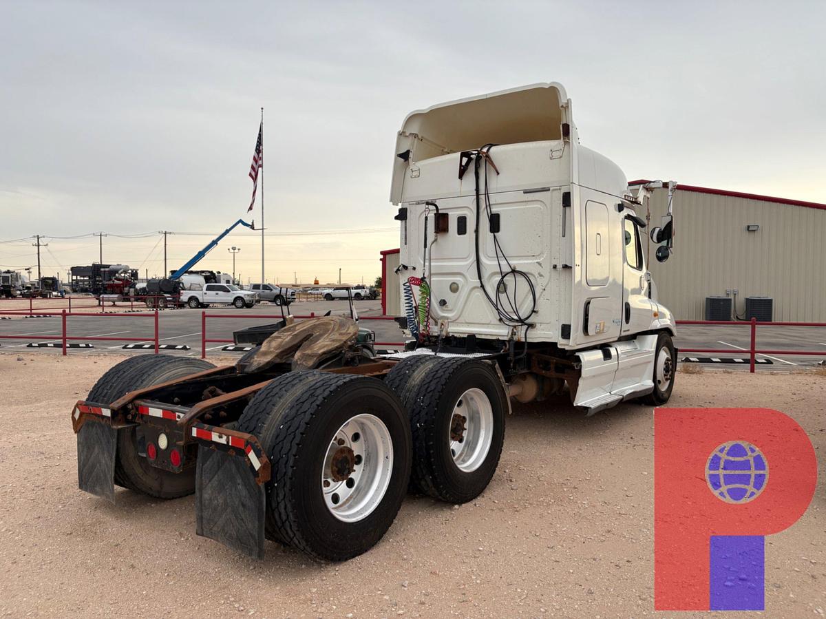 Used 2010 FREIGHTLINER CASCADIA T/A SLEEPER HAUL TRUCK