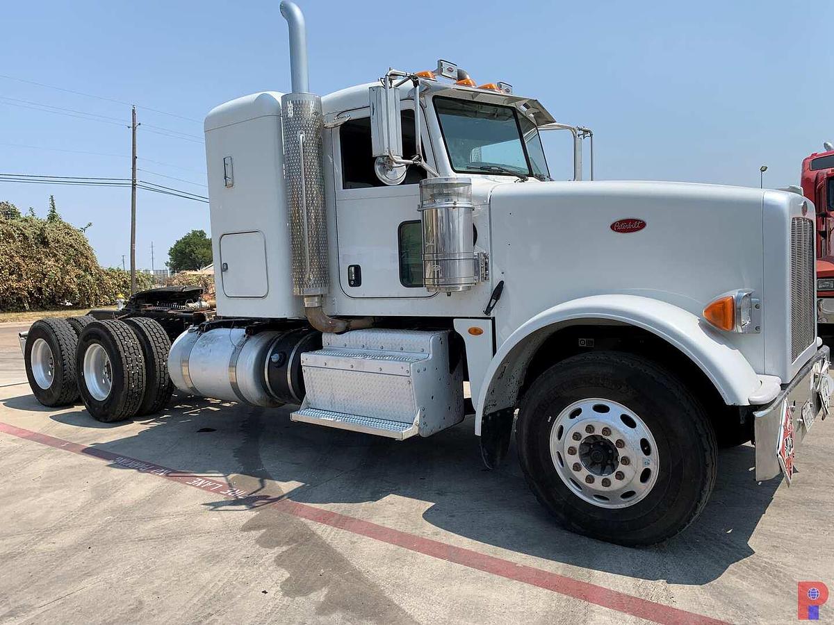 Used 2013 PETERBILT 367 T/A SLEEPER TRUCK