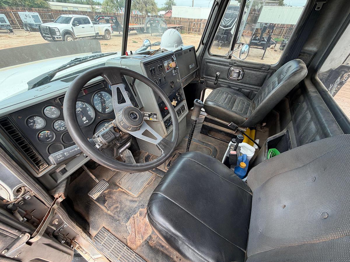 Used 1992 Mack CH613 DAYCAB Haul Truck