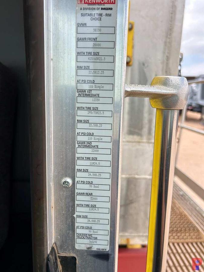 Used 2013 KENWORTH T800 DAY TRI AXLE CAB & CHASSIS