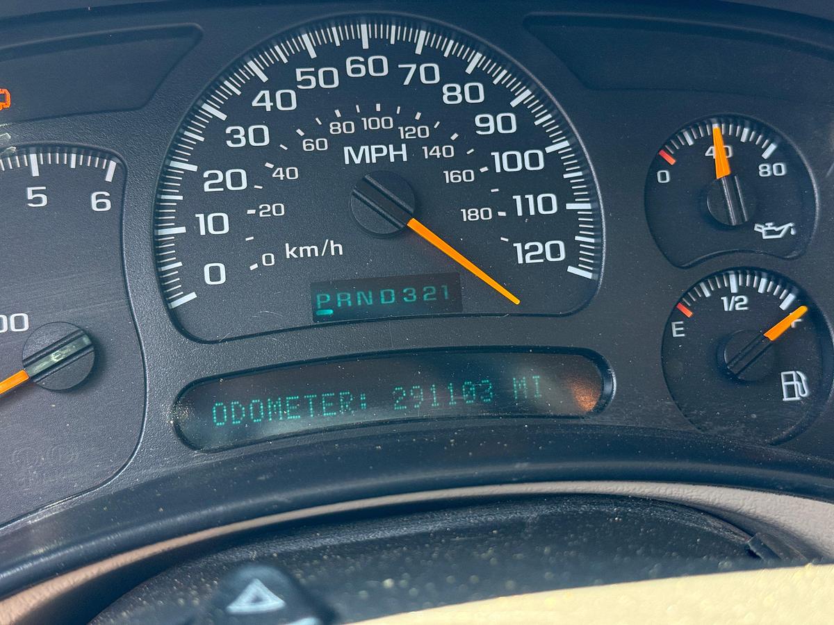 Used 2004 CHEVROLET AVALANCHE 2WD CREW CAB PICKUP TRUCK