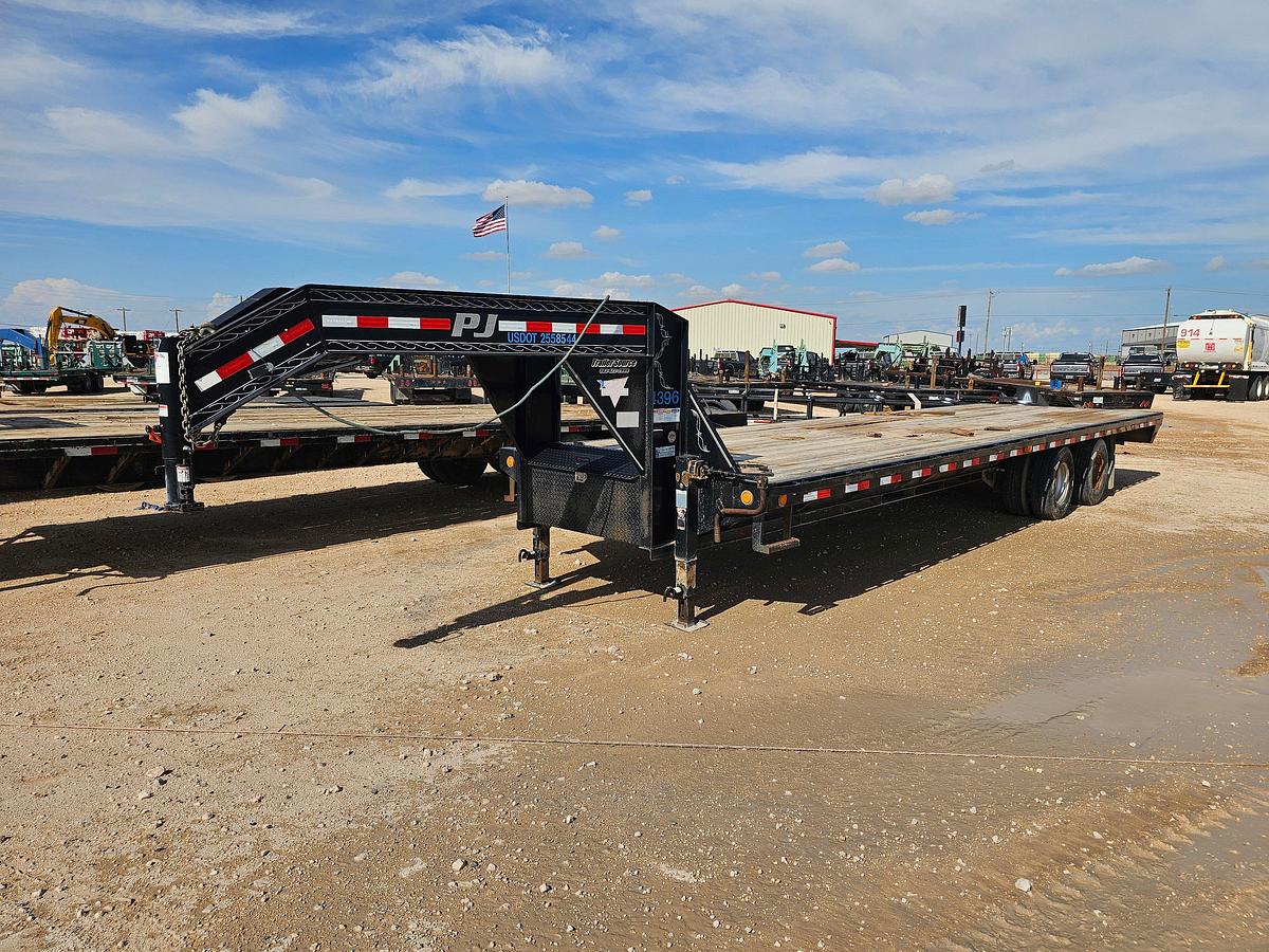 Used 2019 PJ 30’ X 102” T/A GOOSENECK TRAILER