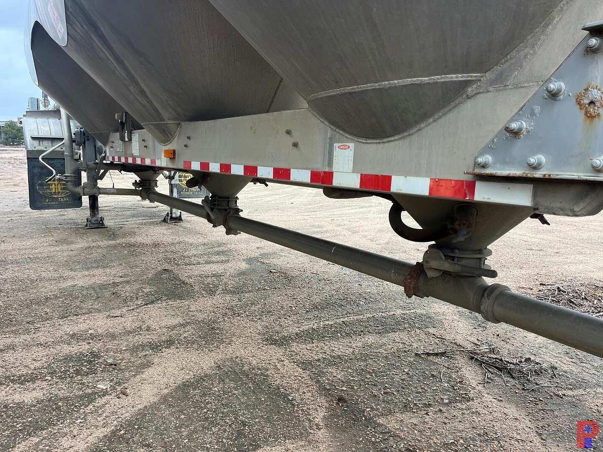 Used 2004 HEIL 1,000 CU.FT. PNEUMATIC BULK TRAILER W/ BLOWER