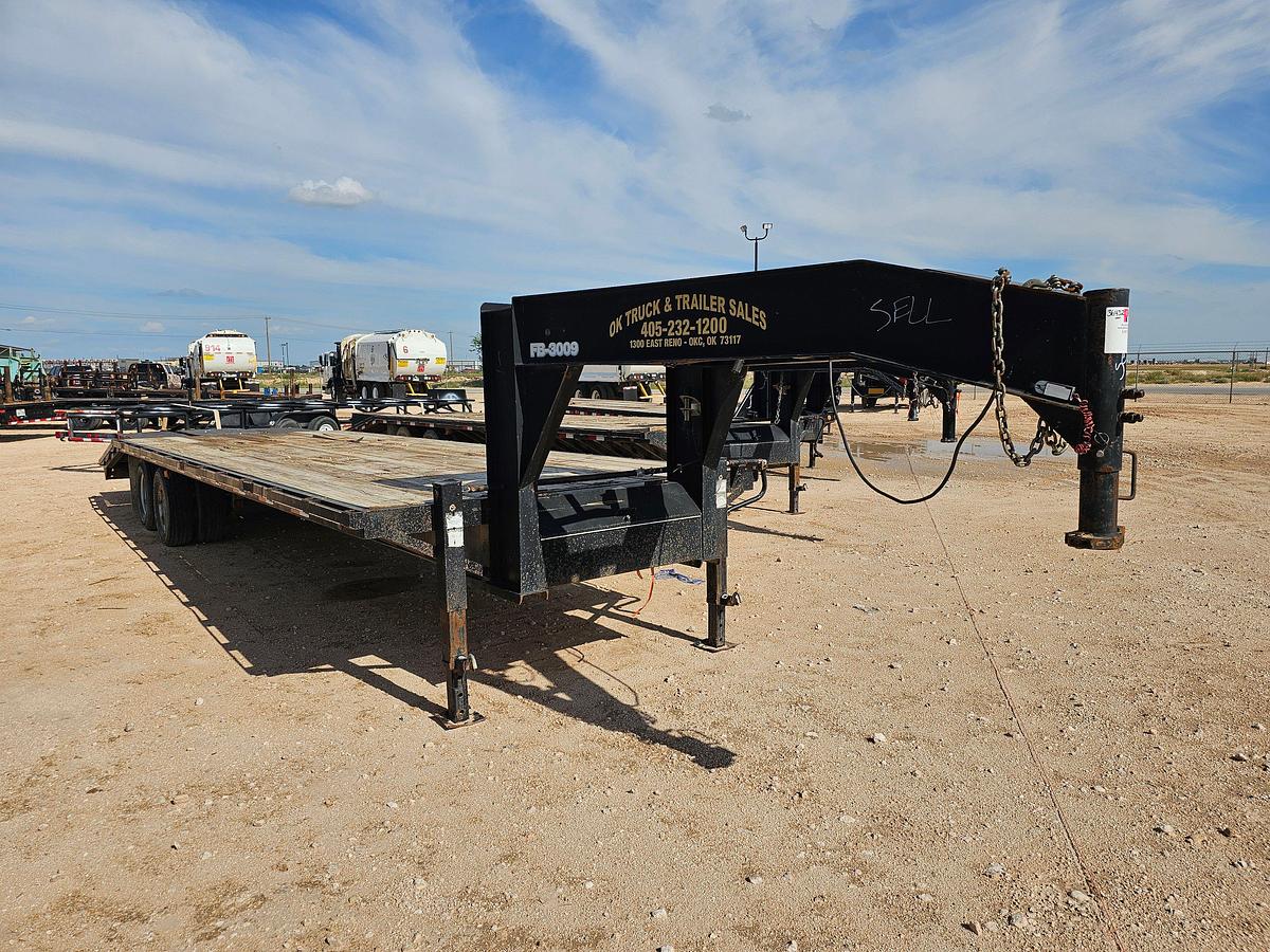 Used 2018 ROAD BOSS 30’ X 102” T/A GOOSENECK TRAILER