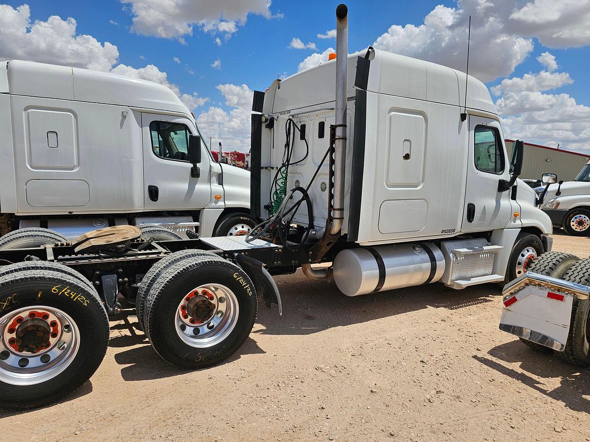 Used 2013 FREIGHTLINER CASCADIA T/A SLEEPER HAUL TRUCK