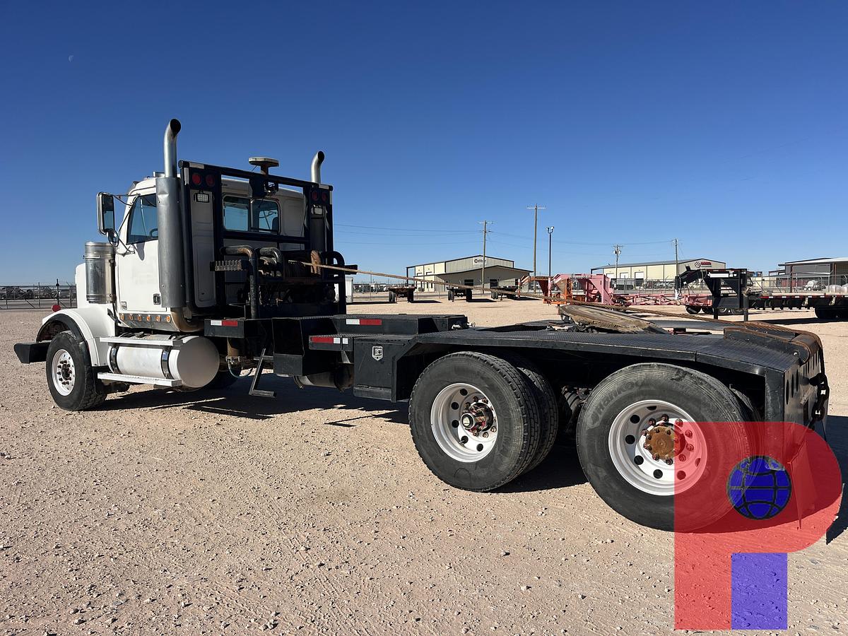 Used 2007 WESTERN STAR 4900 SF T/A DAYCAB WINCH TRUCK
