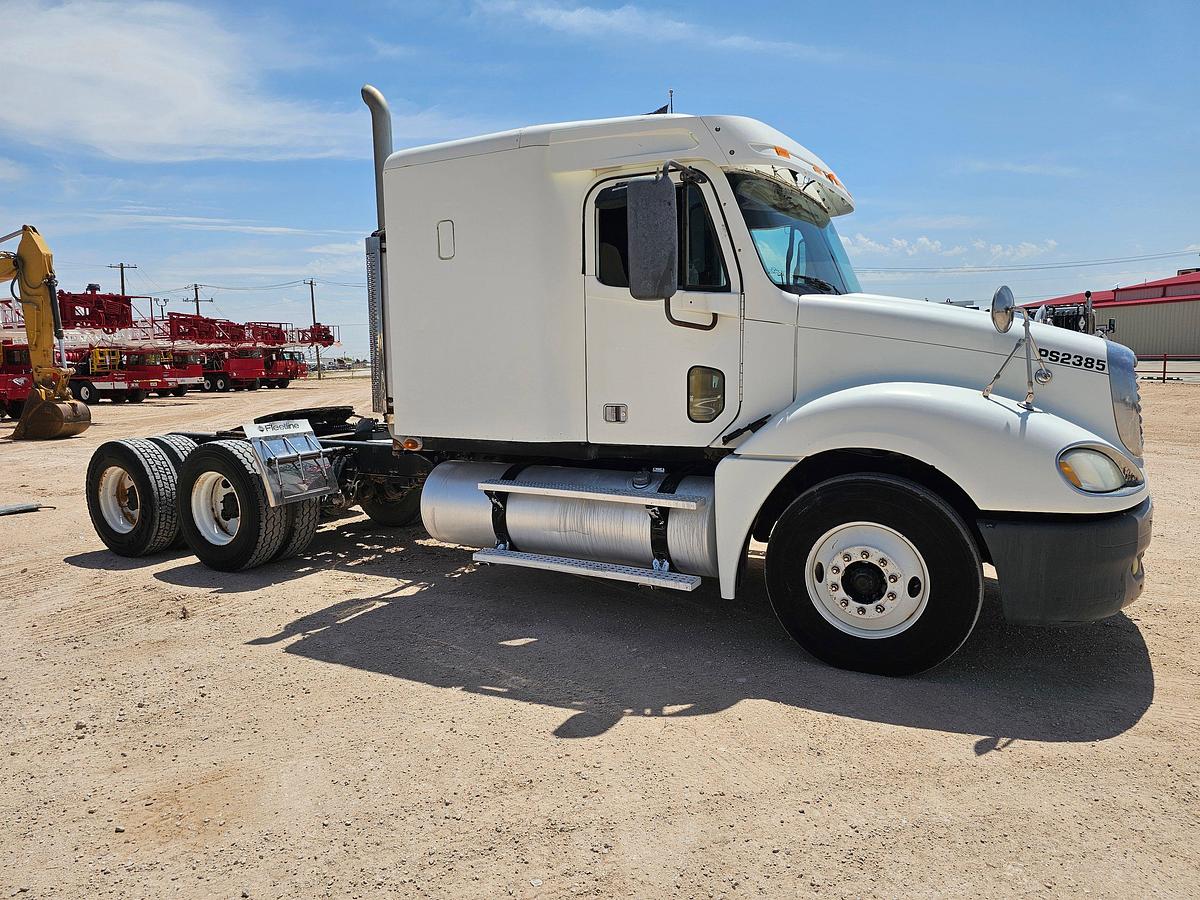 Used FREIGHTLINER CASCAIDA SLEEPER TRUCK
