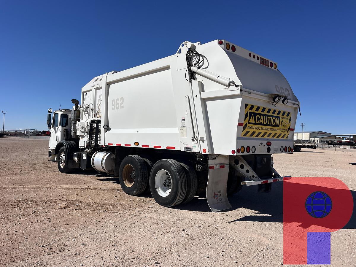 Used 2014 AUTOCAR XPEDITOR T/A 29YD CAB OVER TRASH TRUCK