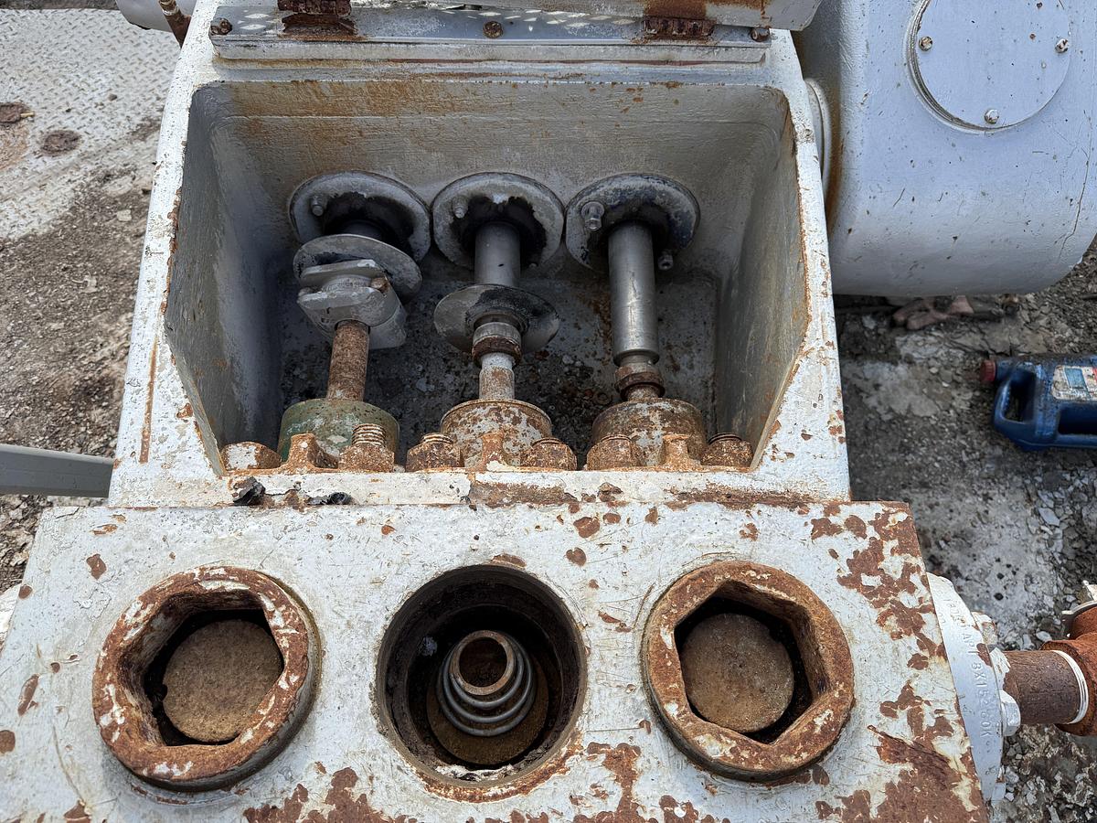 Used JWS-340 10K WP TRIPLEX WELL SERVICE PUMP SKIDDED P/B DETROIT SERIES 60 (INCOMPLETE)