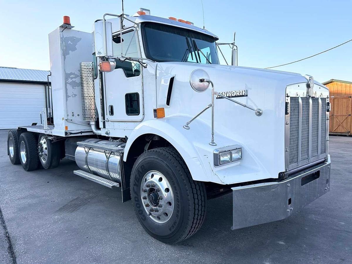 Used 2016 KENWORTH T8OO TRI-AXLE DAY CAB TRUCK TRACTOR