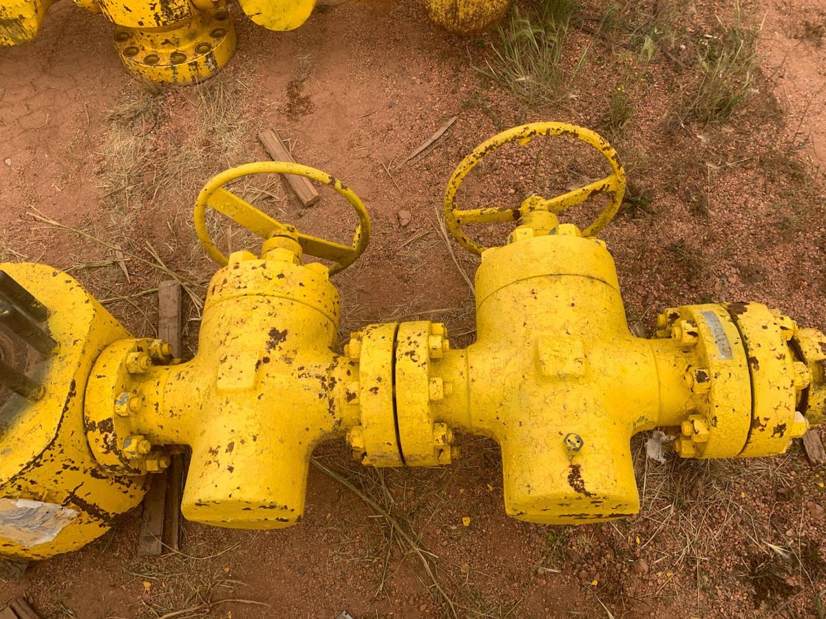 Used (2) 7-1/16 10k Double Studded Fluid Cross w/ (8) 4-1/16 10k Gate Valves