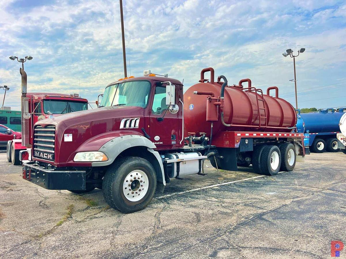 Used 2013 MACK GRANITE T/A 80 BBL VACUUM TRUCK