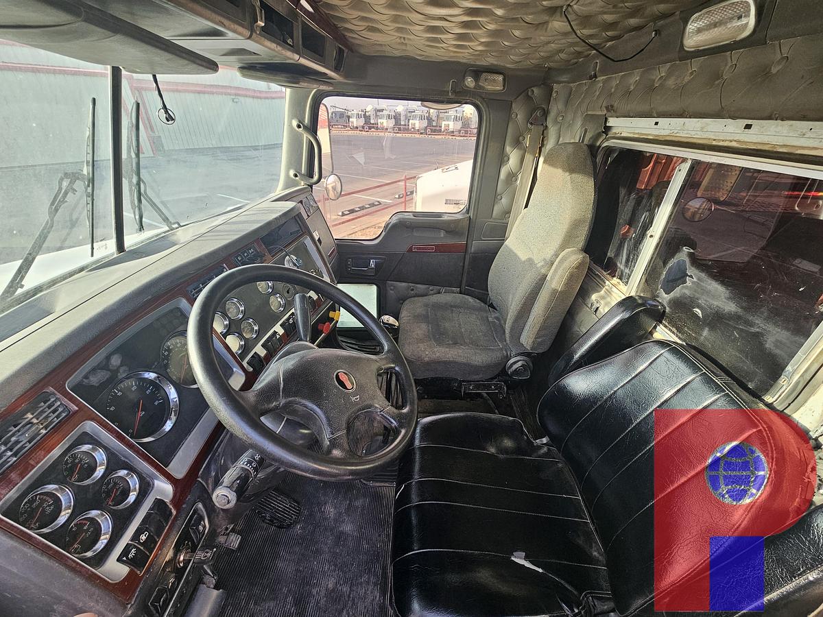 Used 2007 KENWORTH  T/A DAYCAB SLICKBACK WINCH TRUCK