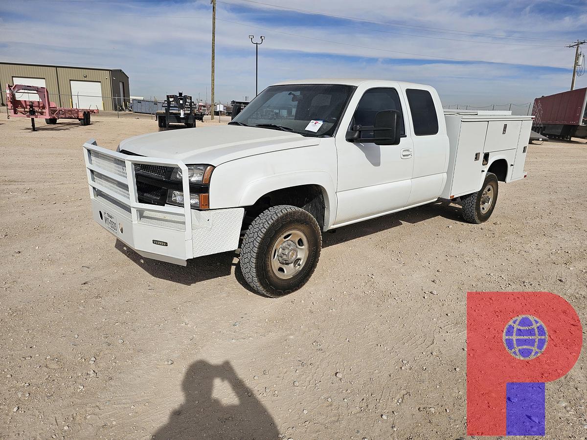 Used 2004 CHEVROLET SILVERADO 2500HD EXTENDED CAB MECHANICS TRUCK