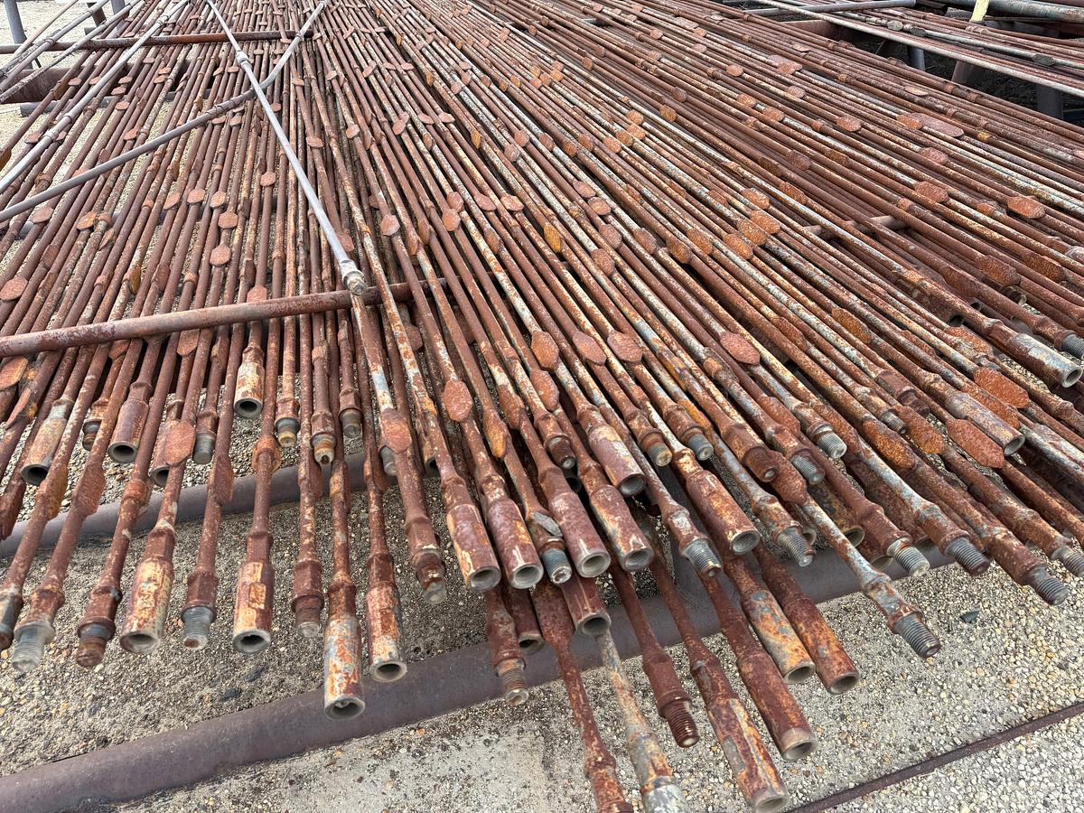 Used LOT OF (125+) MOSTLY 3/4” & SOME 5/8” SUCKER RODS W/ BLADES