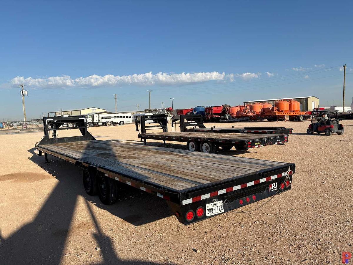Used 2022 PJ TRAILERS 32’ X 102” T/A GOOSENECK TRAILER