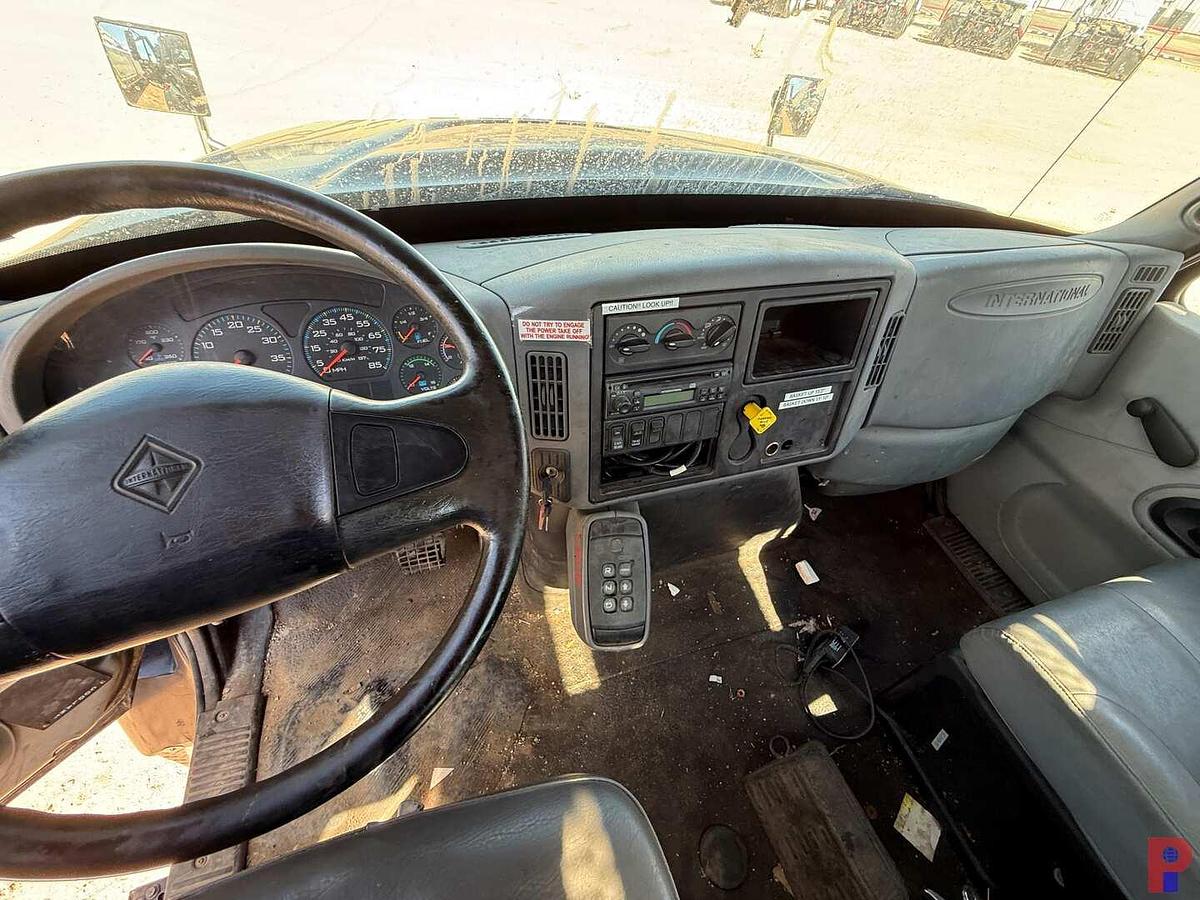 Used 2005 INTERNATIONAL WORKSTAR 7400 W/ 90’ PLATFORM SIGN CRANE TRUCK