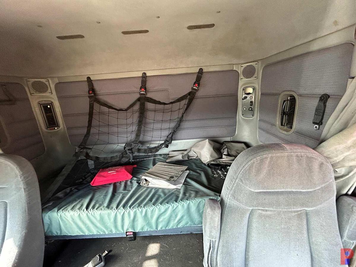 Used 2002 FREIGHTLINER ARGOSY T/A CABOVER WIRELINE TRUCK