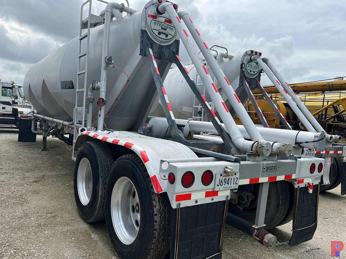 Used 2009 STEPHENS T/A PNEUMATIC TRAILER