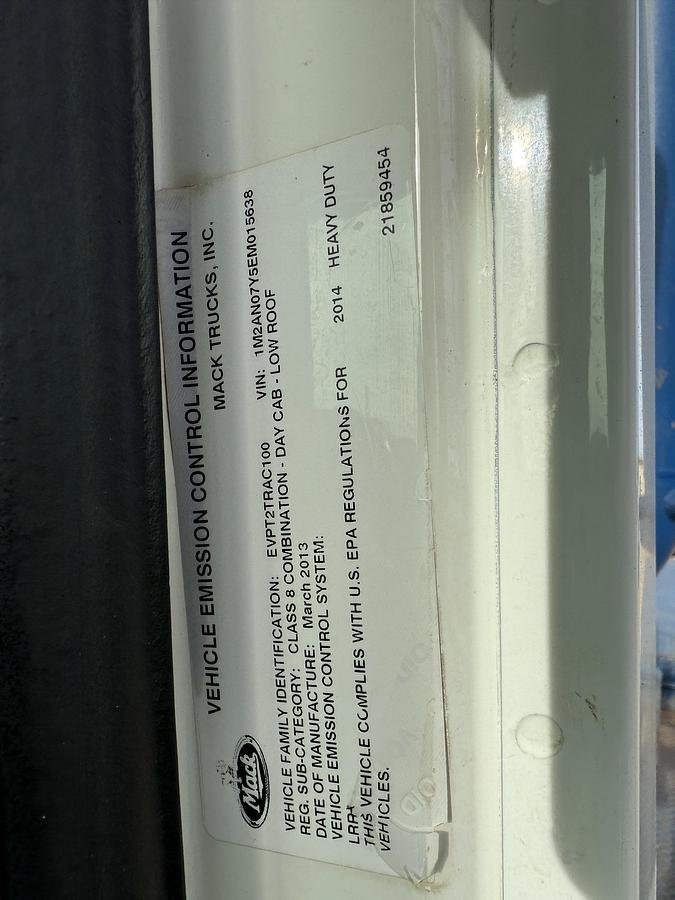 Used 2014 MACK PINNACLE CHU613 T/A 80K HYD. SLICK BACK WINCH TRUCK