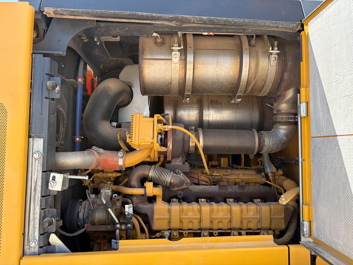 Used 2019 JOHN DEERE 624L WHEEL LOADER