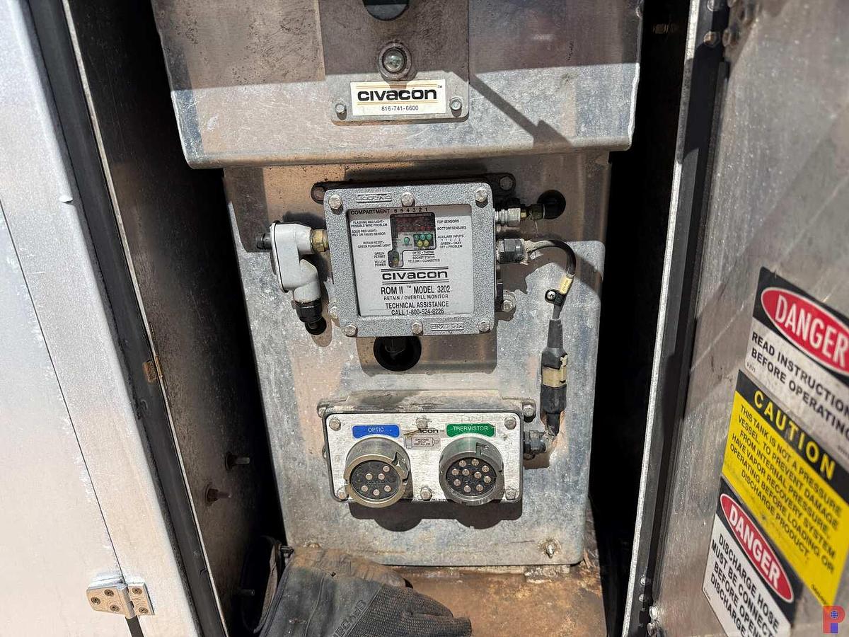 Used 2014 POLAR TANK 9,400 GAL. T/A FUEL TANK TRAILER