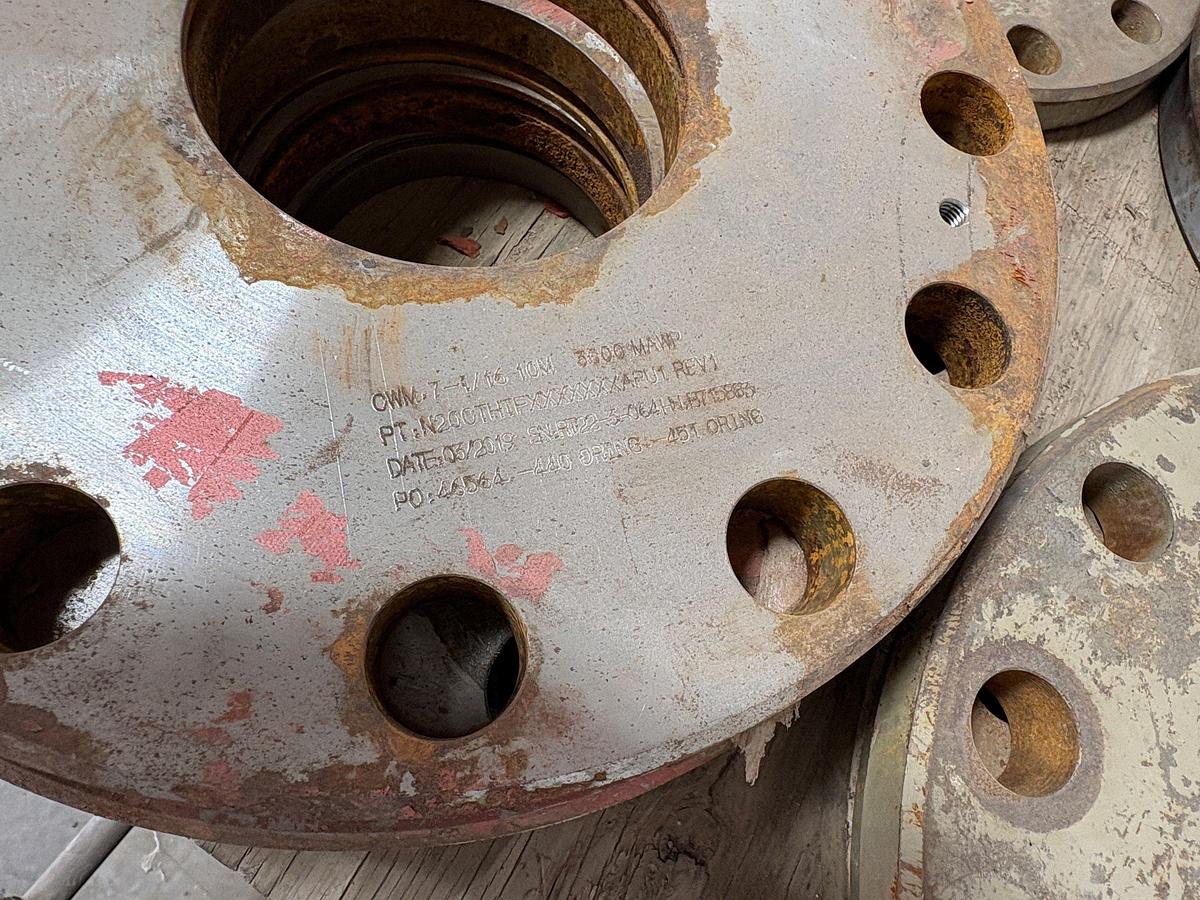Used (3 pallets) w/ (25) 1-13/16” 10k x 2”LP landing flanges, assorted 8-5/8” & 7” secondary seals, & 7-1/16” 10M flange plates