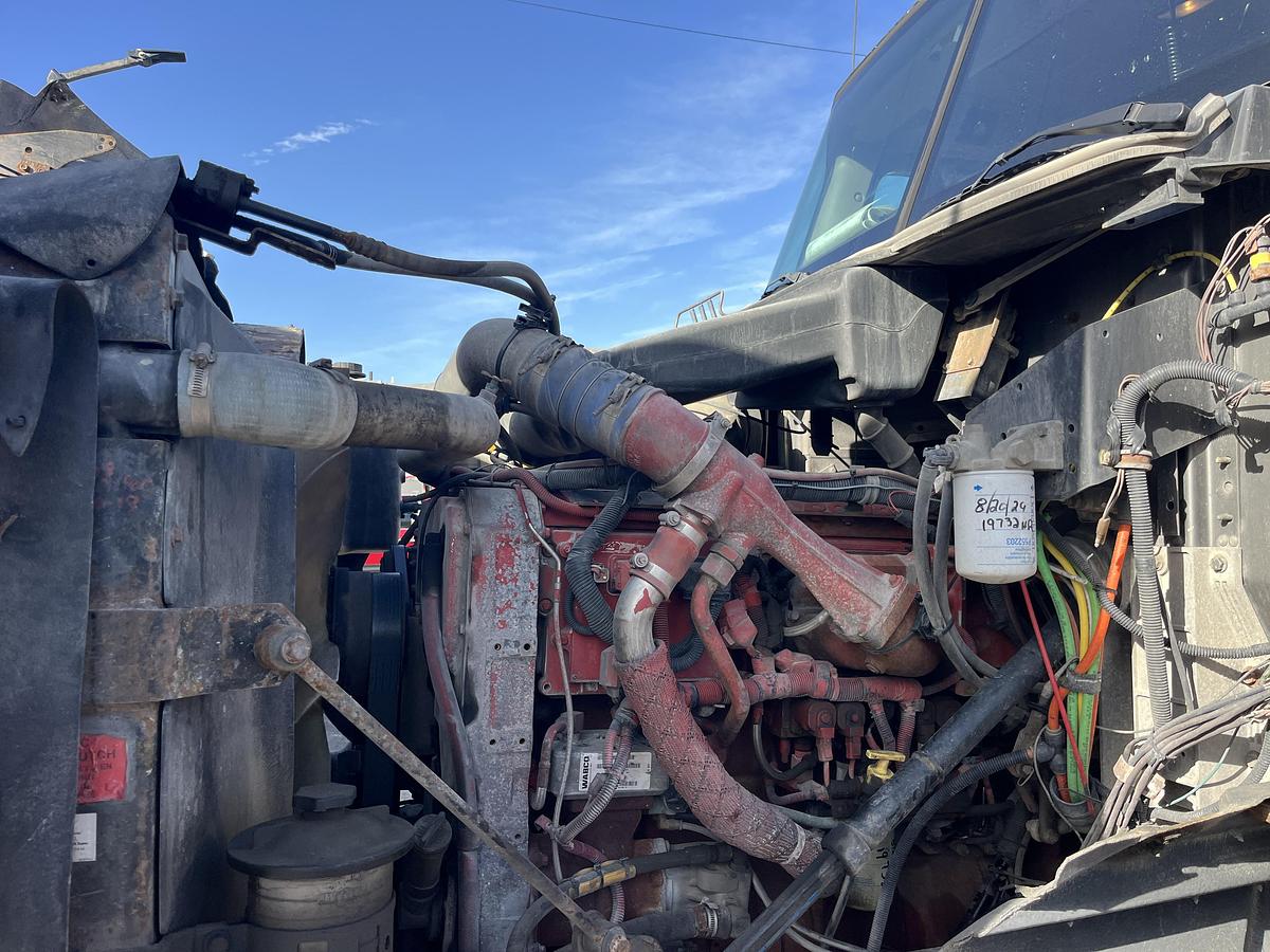 Used 2004 INTERNATIONAL  PAYSTAR 5600I TRI AXLE 660 CF CEMENT BULK TRUCK