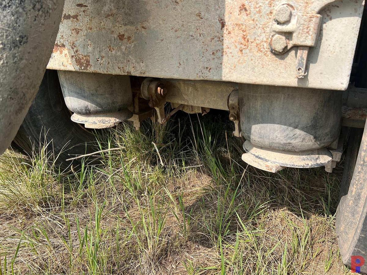 Used 1981 FREUHAUF MODEL: HAB-T2J 840 T/A PNEUMATIC TRAILER