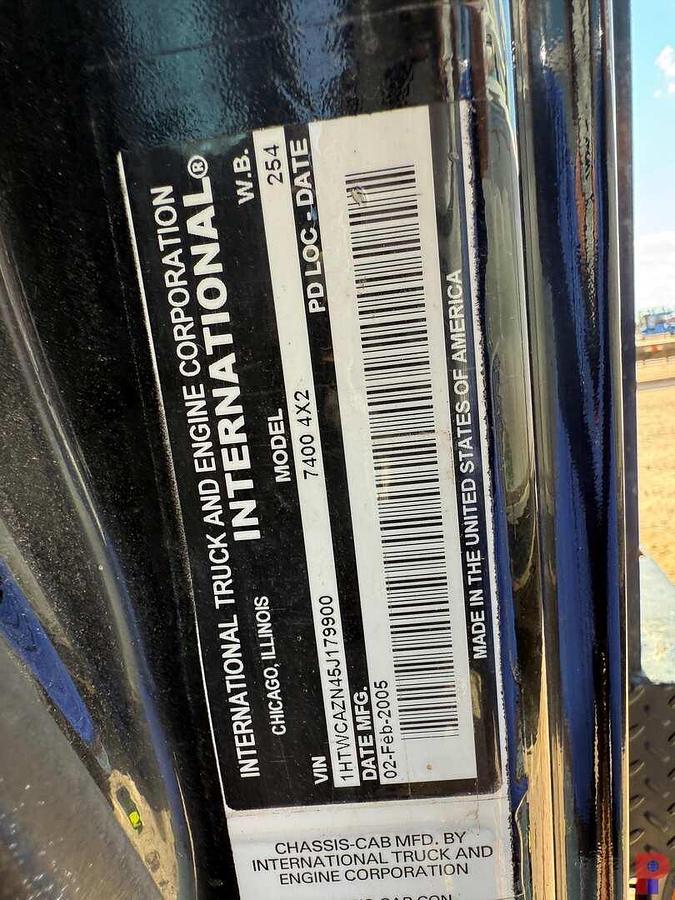 Used 2005 INTERNATIONAL WORKSTAR 7400 W/ 90’ PLATFORM SIGN CRANE TRUCK