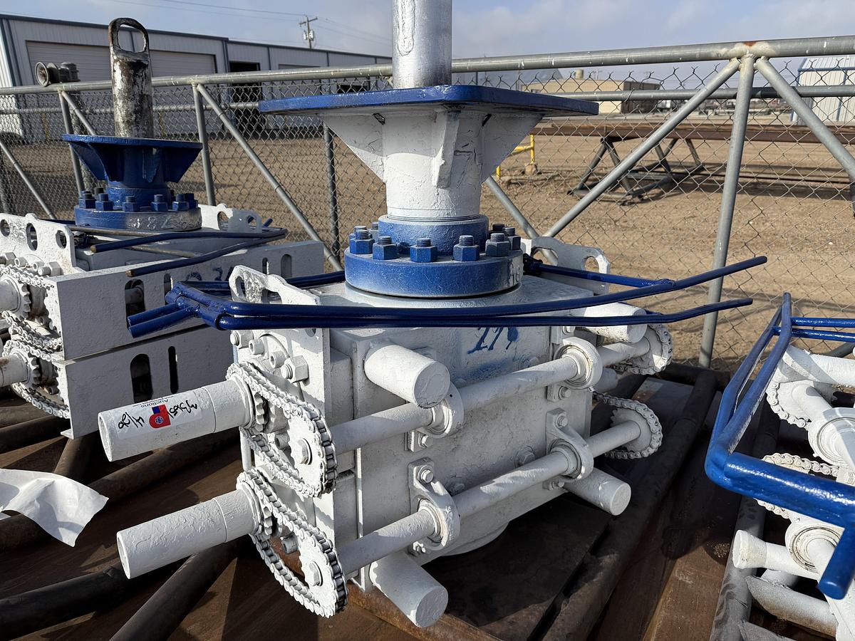 Used 7-1/16 3M 2-3/8 DBL MANUAL BLOWOUT PREVENTER