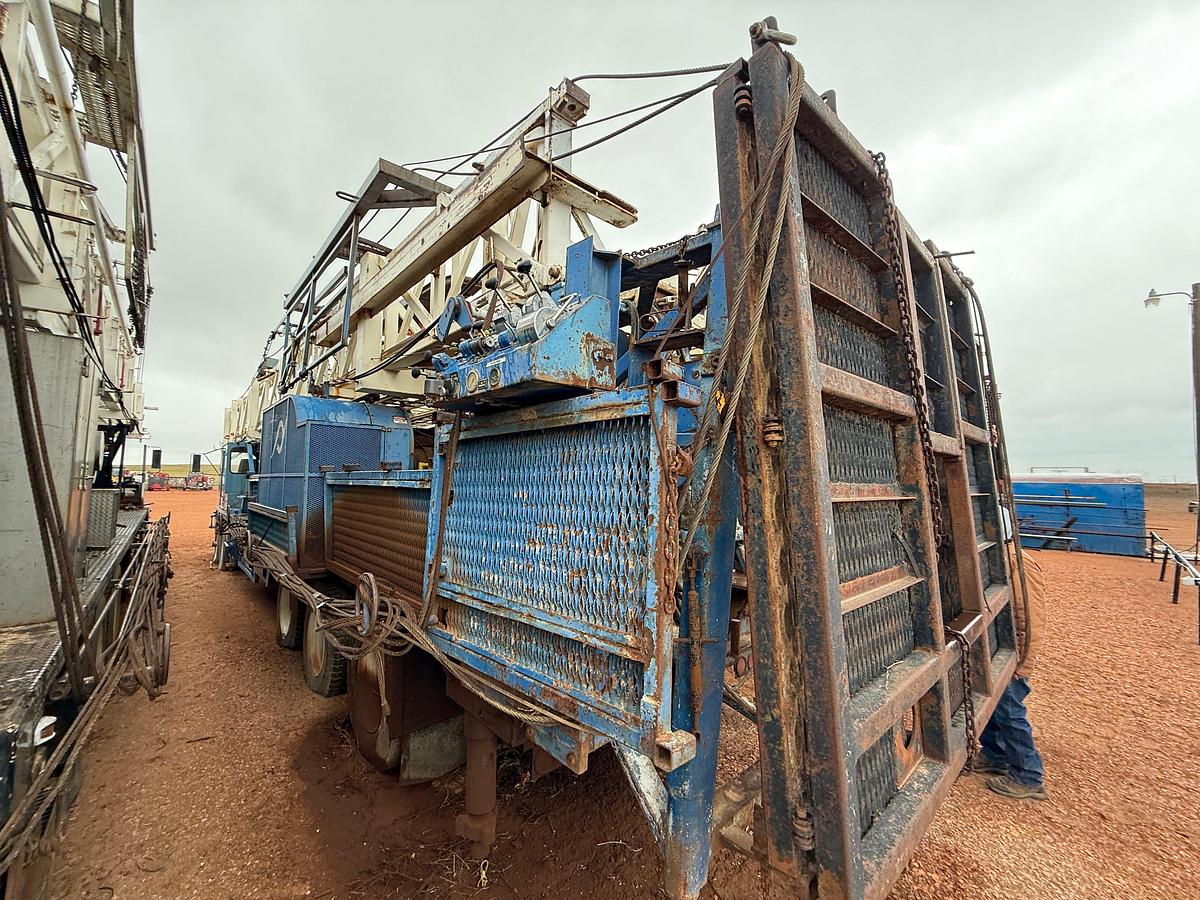 Used 2006 CROWN CE500 DD 104'-240K 5-AXLE WELL SERVICE WORKOVER RIG