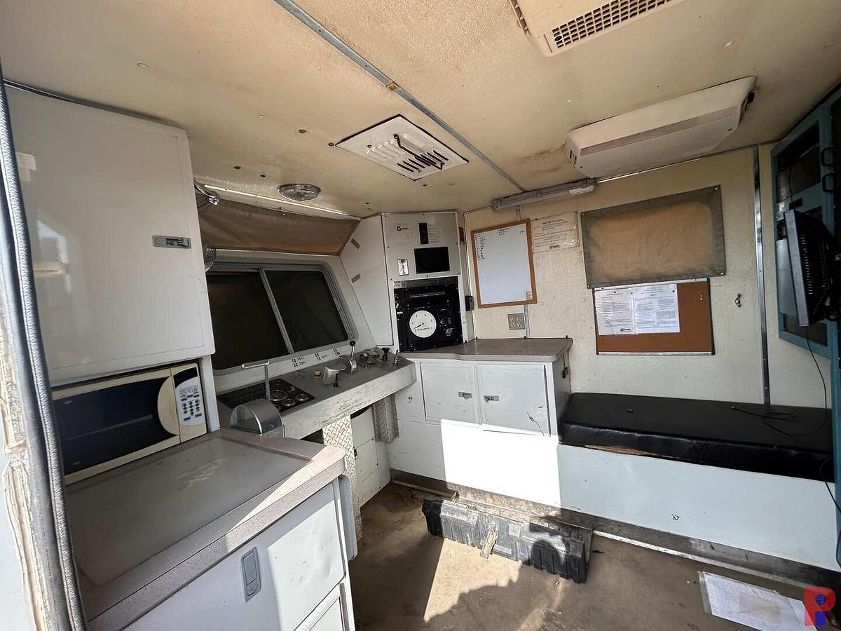 Used 2002 FREIGHTLINER ARGOSY T/A CABOVER WIRELINE TRUCK