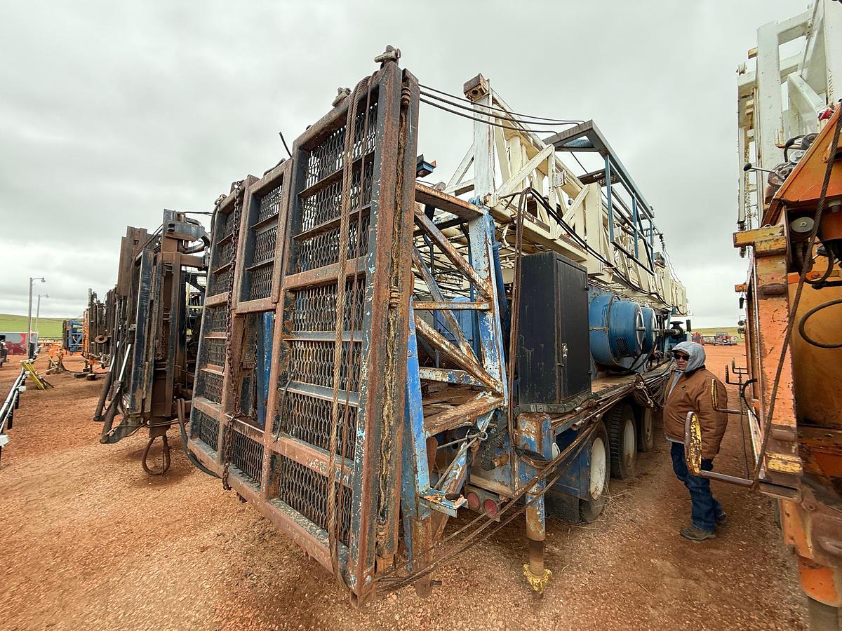 Used 2006 CROWN CE500 DD 104'-240K 5-AXLE WELL SERVICE WORKOVER RIG