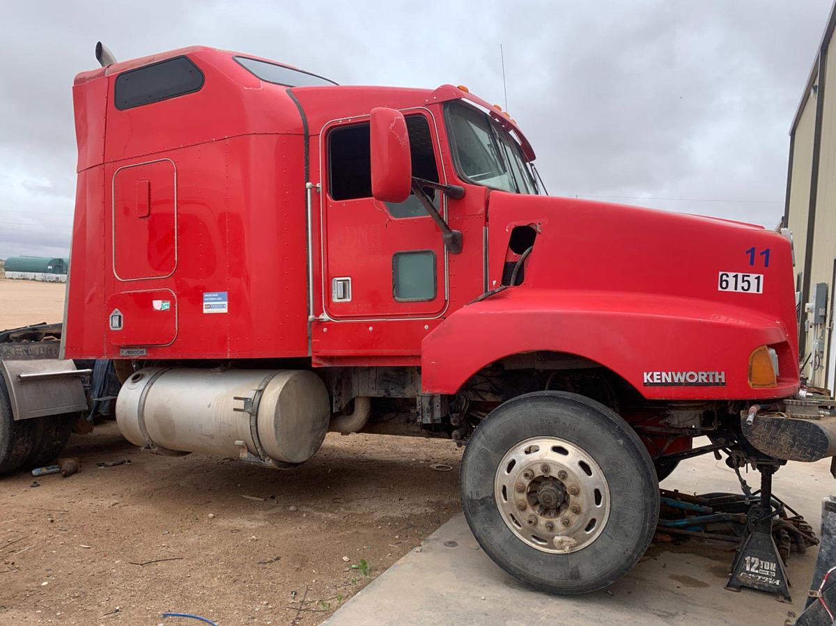 Used Kenworth Aerocab W900L Sleep Parts Truck