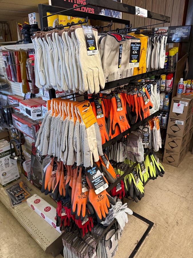 Used END CAP SECTION OF (80+) PAIRS GOLDEN STAG VARIOUS TYPES OF WORK GLOVES