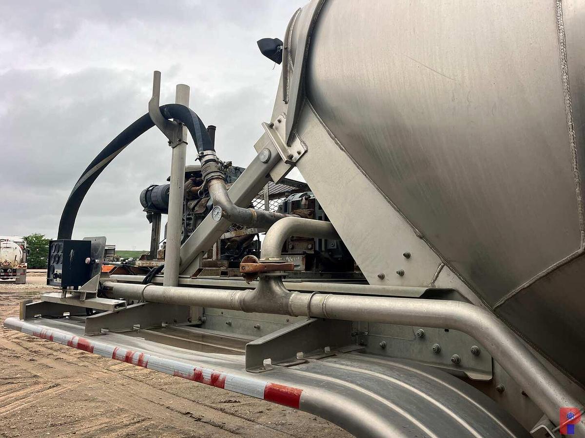 Used 2006 HEIL 1,000 CU. FT. PNEUMATIC BULK TRAILER W/ BLOWER