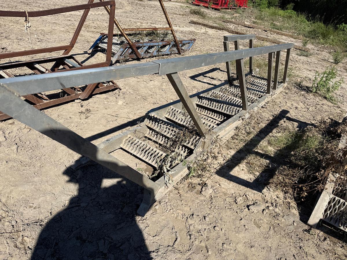 Used 16’ EXTENDABLE ALUMINUM RIG LADDER
