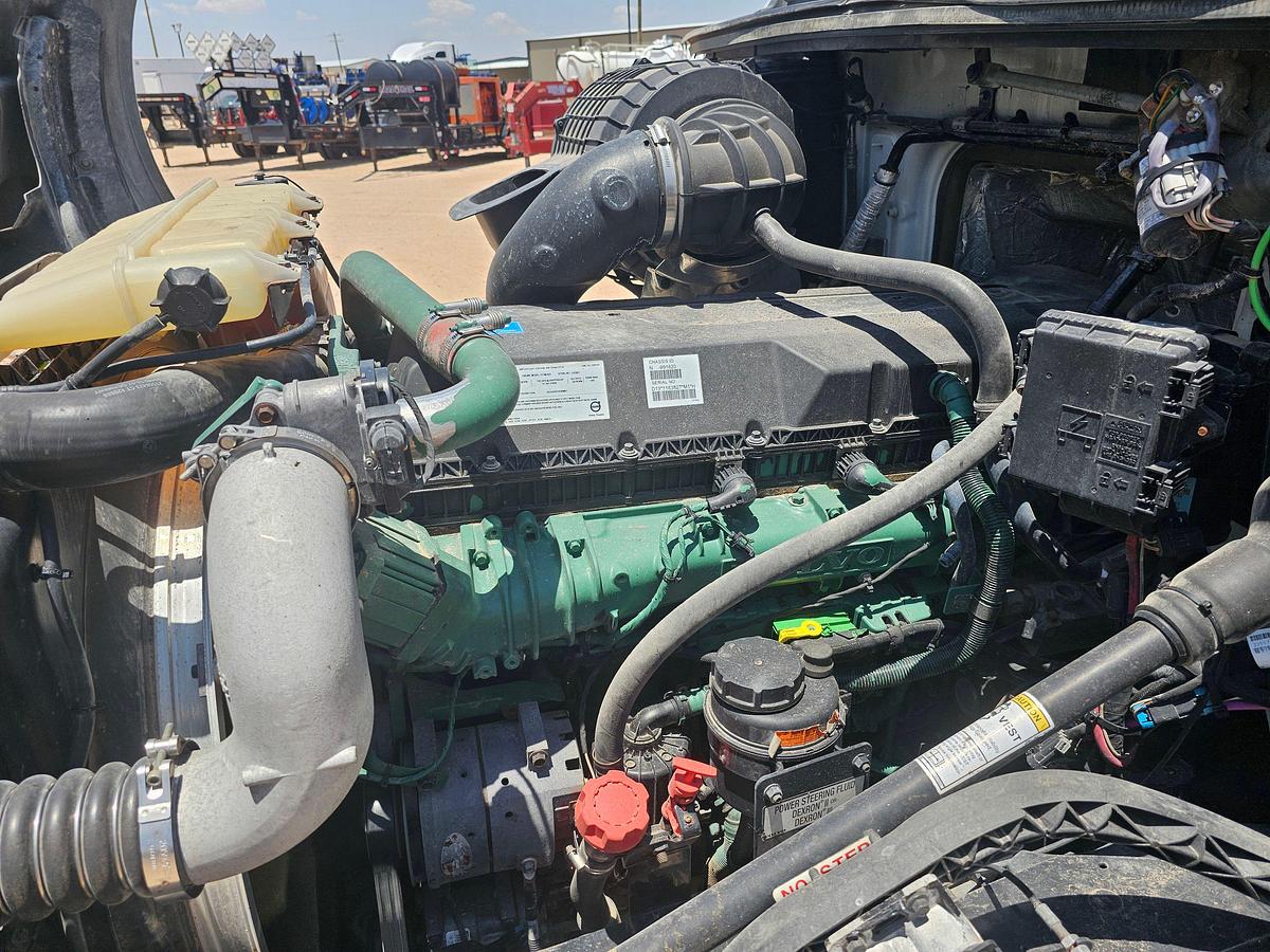 Used 2017 Volvo T/A Sleeper Haul Truck