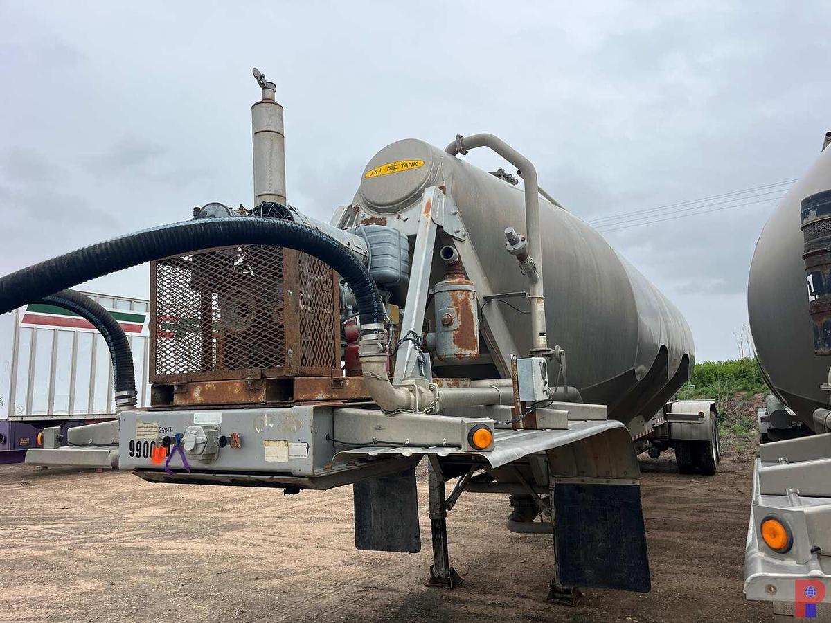 Used 2004 HEIL 1,000 CU.FT. PNEUMATIC BULK TRAILER W/ BLOWER