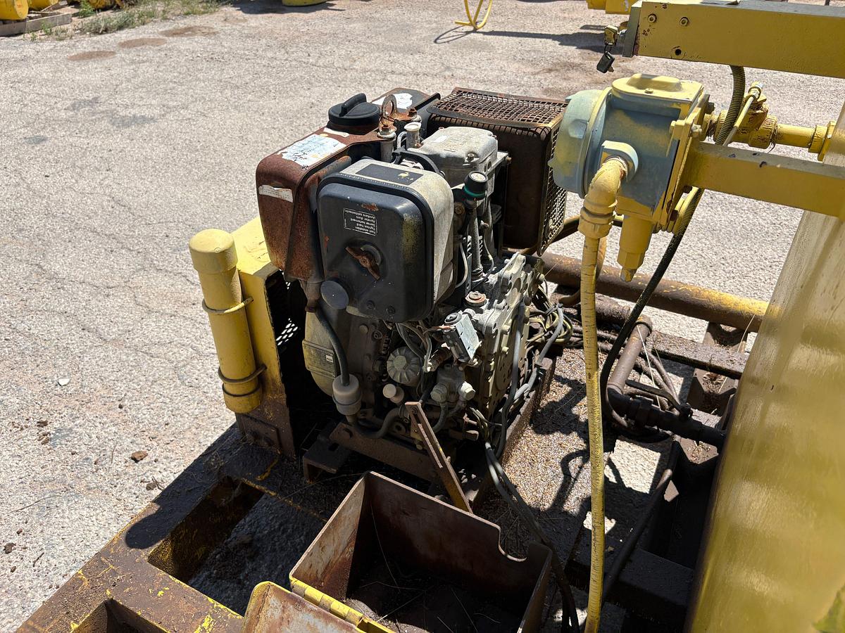 Used 4-station closing unit, skidded, turned over, did not start