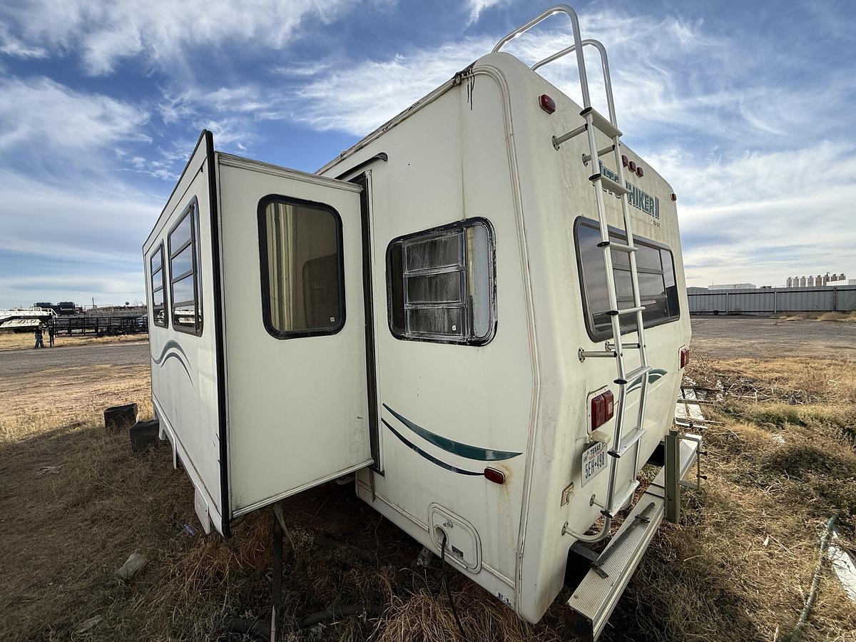Used NUWA INDUSTRIES HITCHHICKER II 31’ T/A FIFTH WHEEL CAMPER TRAILER