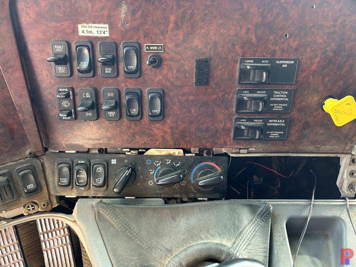 Used 2002 FREIGHTLINER ARGOSY T/A CABOVER WIRELINE TRUCK