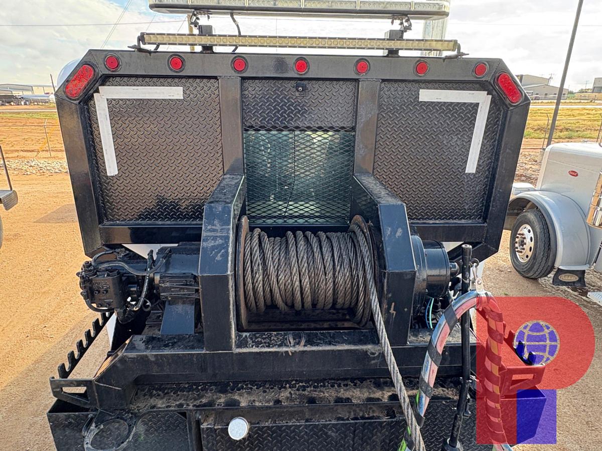 Used 2010 PETERBILT 367 T/A SLEEPER CAB WINCH TRUCK