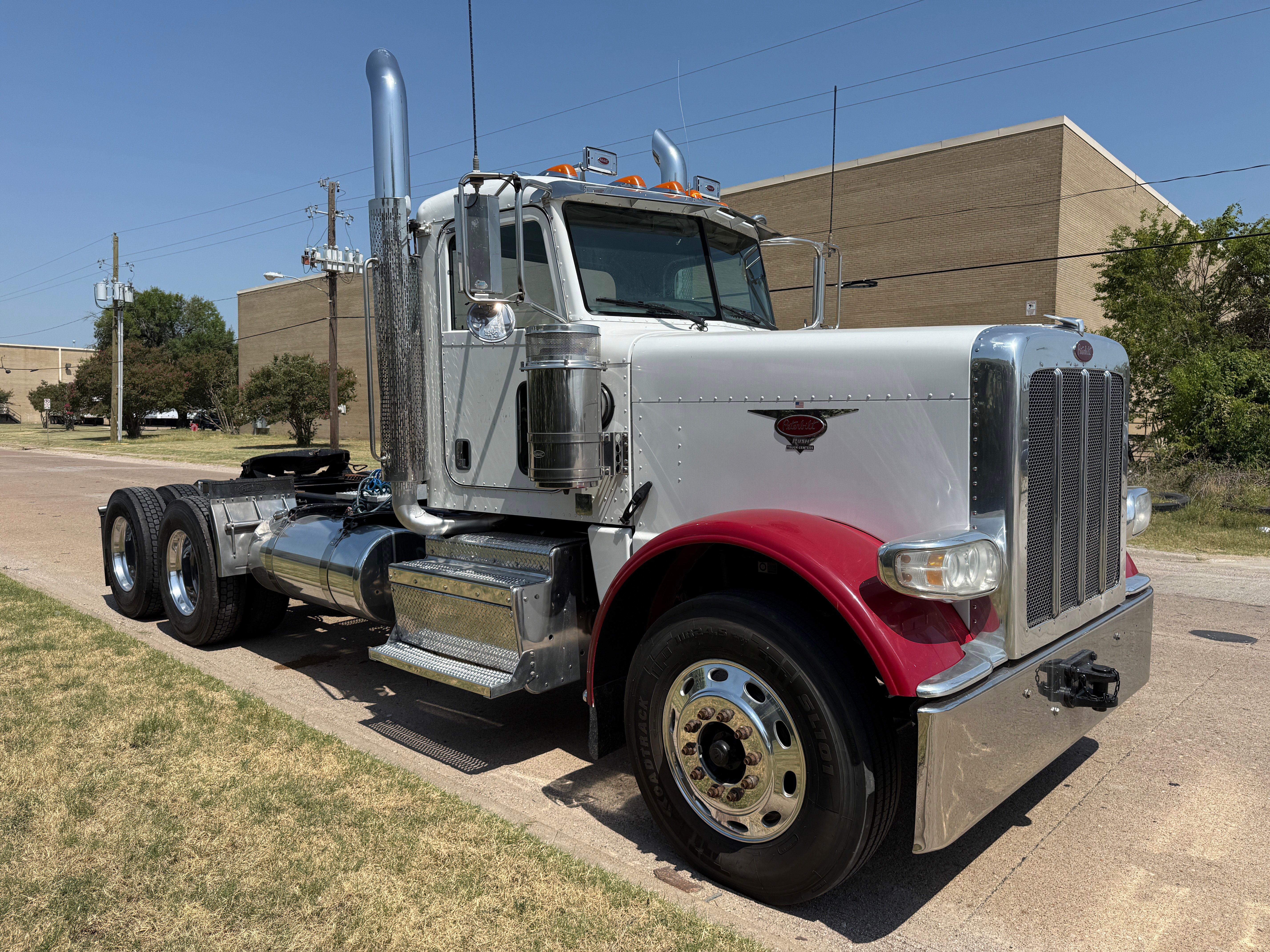 Used 2014 PETERBILT 388 T/A DAY CAB TRUCK TACTOR